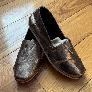New! Tom’s Gold Crackle Metallic Shimmer Slip on shoes 9